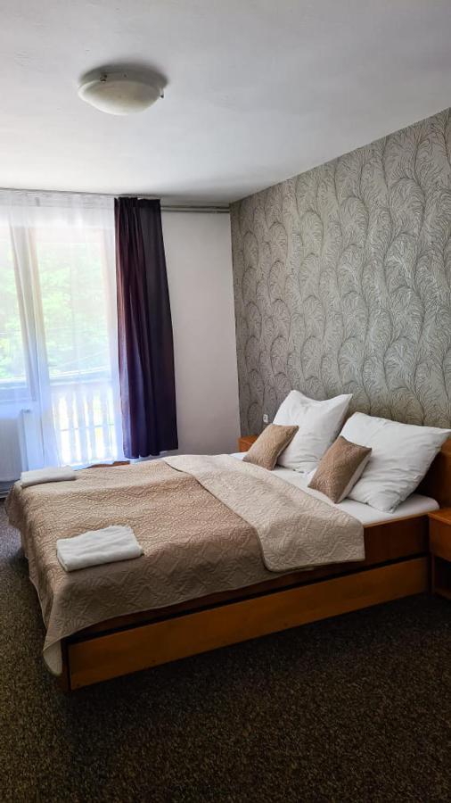 Horsky Hotel Eva Svätý Jur Exteriör bild