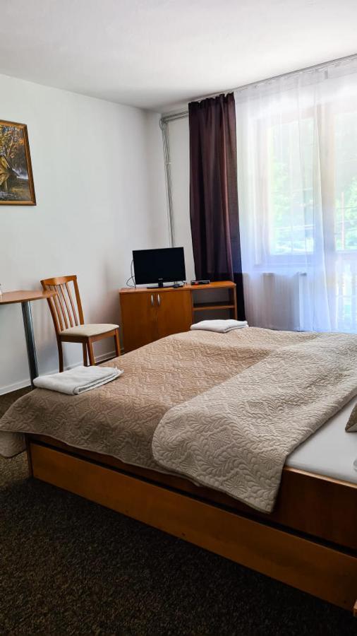 Horsky Hotel Eva Svätý Jur Exteriör bild