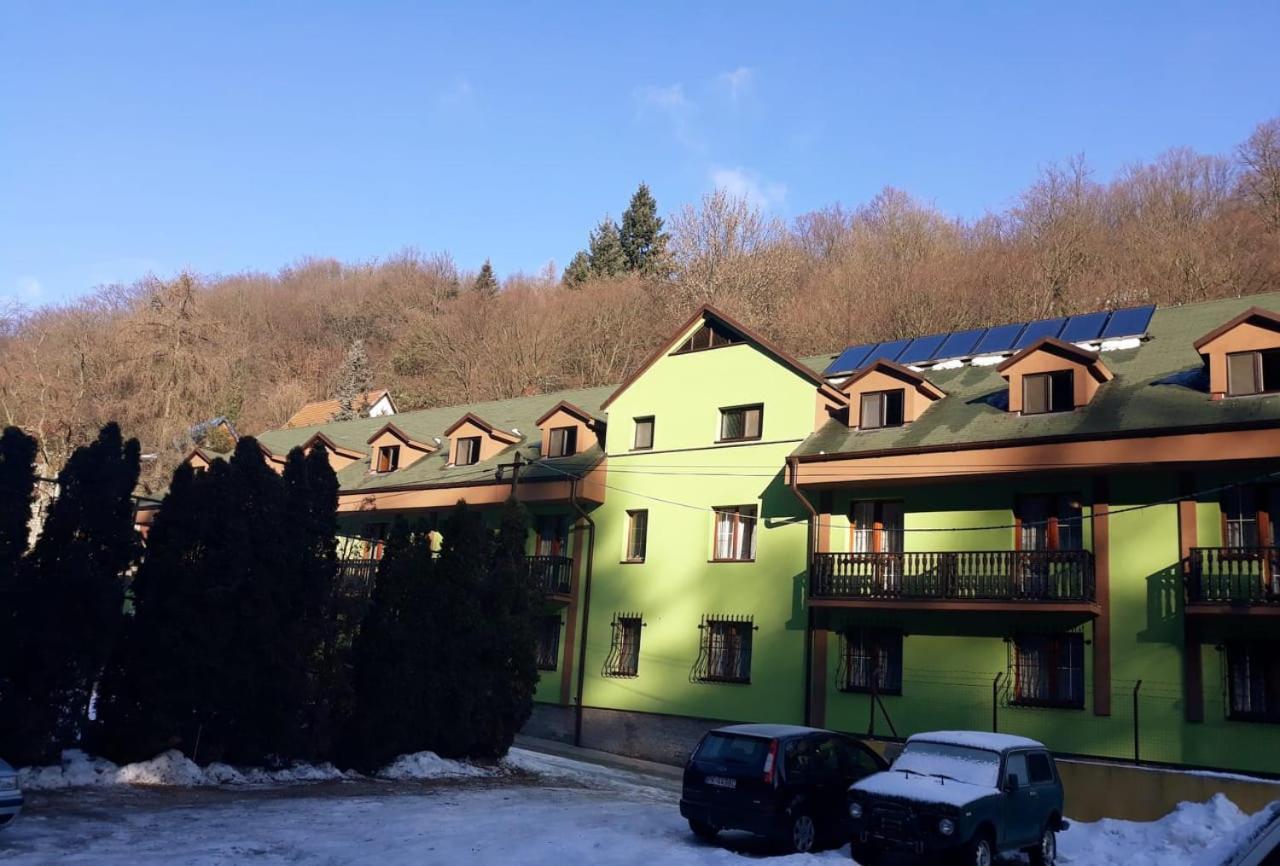 Horsky Hotel Eva Svätý Jur Exteriör bild